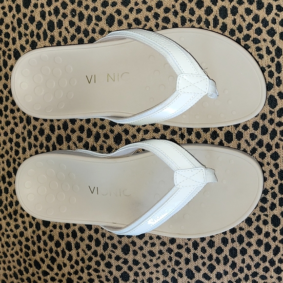 Vionic flip flops sandals size 8.5 or 9 - Picture 2 of 14